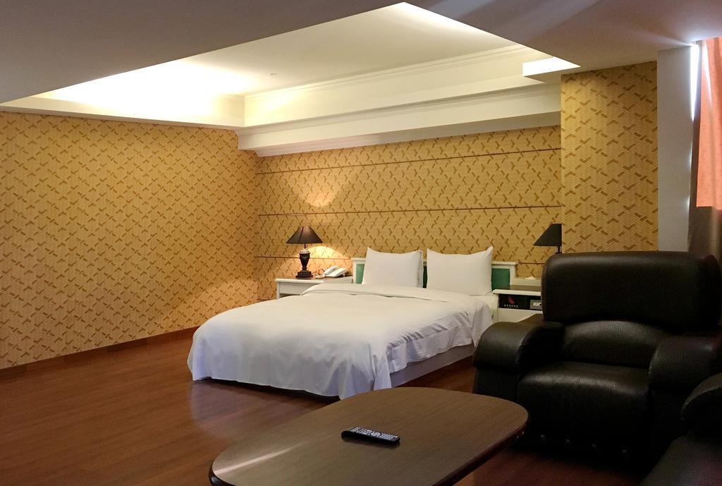 Zaw Jung Business Hotel Taichung Exterior photo