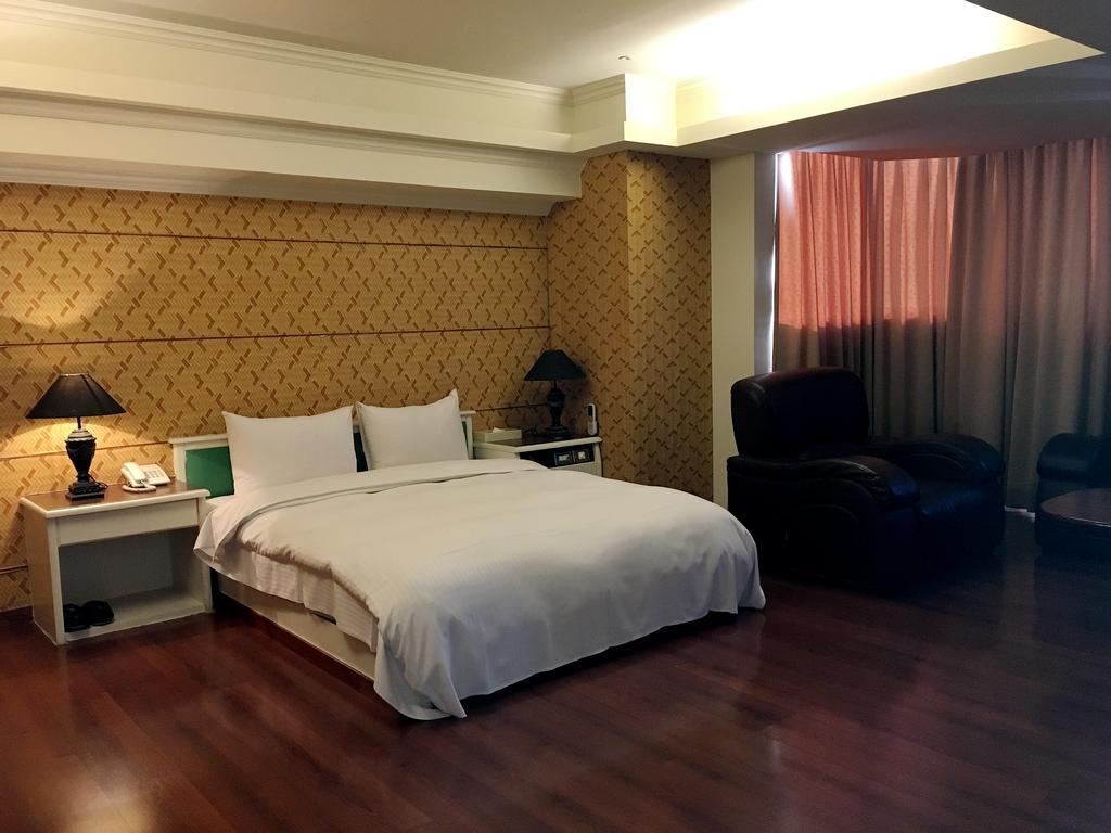 Zaw Jung Business Hotel Taichung Exterior photo