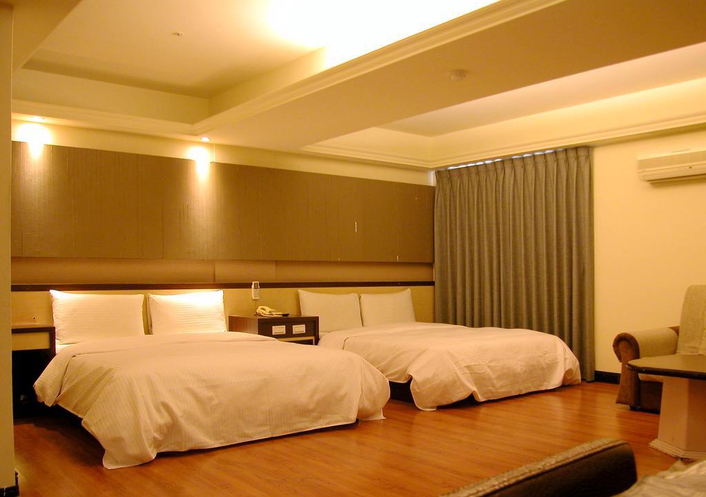 Zaw Jung Business Hotel Taichung Exterior photo